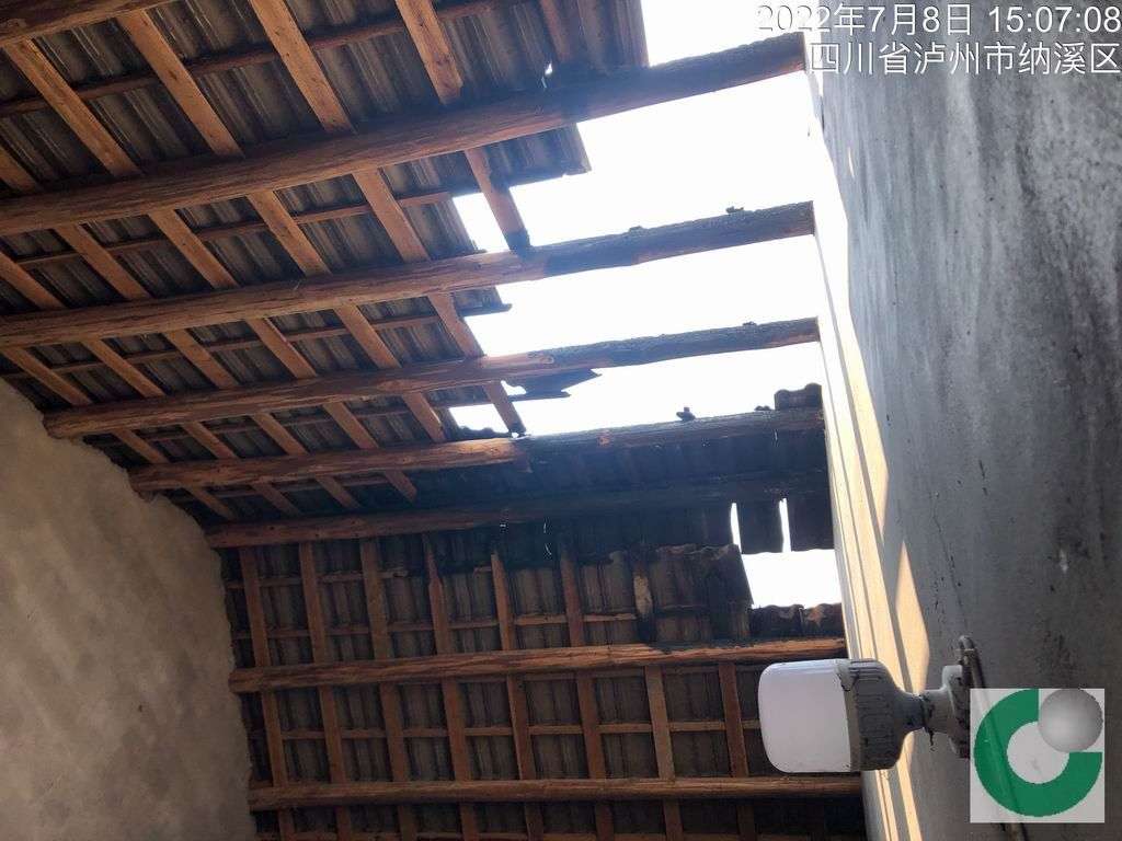 2022年7月8日，納溪區渠壩龍頭村6組許先生家廚房不明原因起火，造成廚房屋頂被燒穿，廚房內部分財產受損，獲得理賠款8558元。.jpg